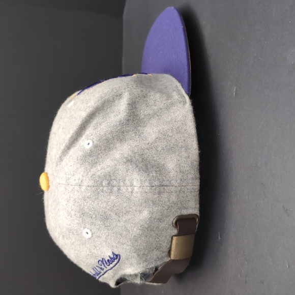 Mitchell & Ness Hardwood Classics Los Angeles Lakers Basketball Hat . - Picture 5 of 10